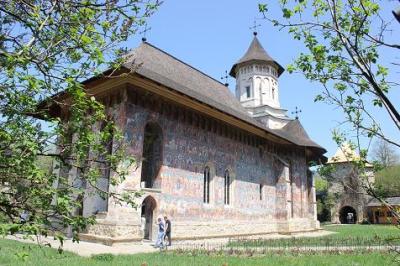 La Pascua en Bucovina: La iglesia (III)